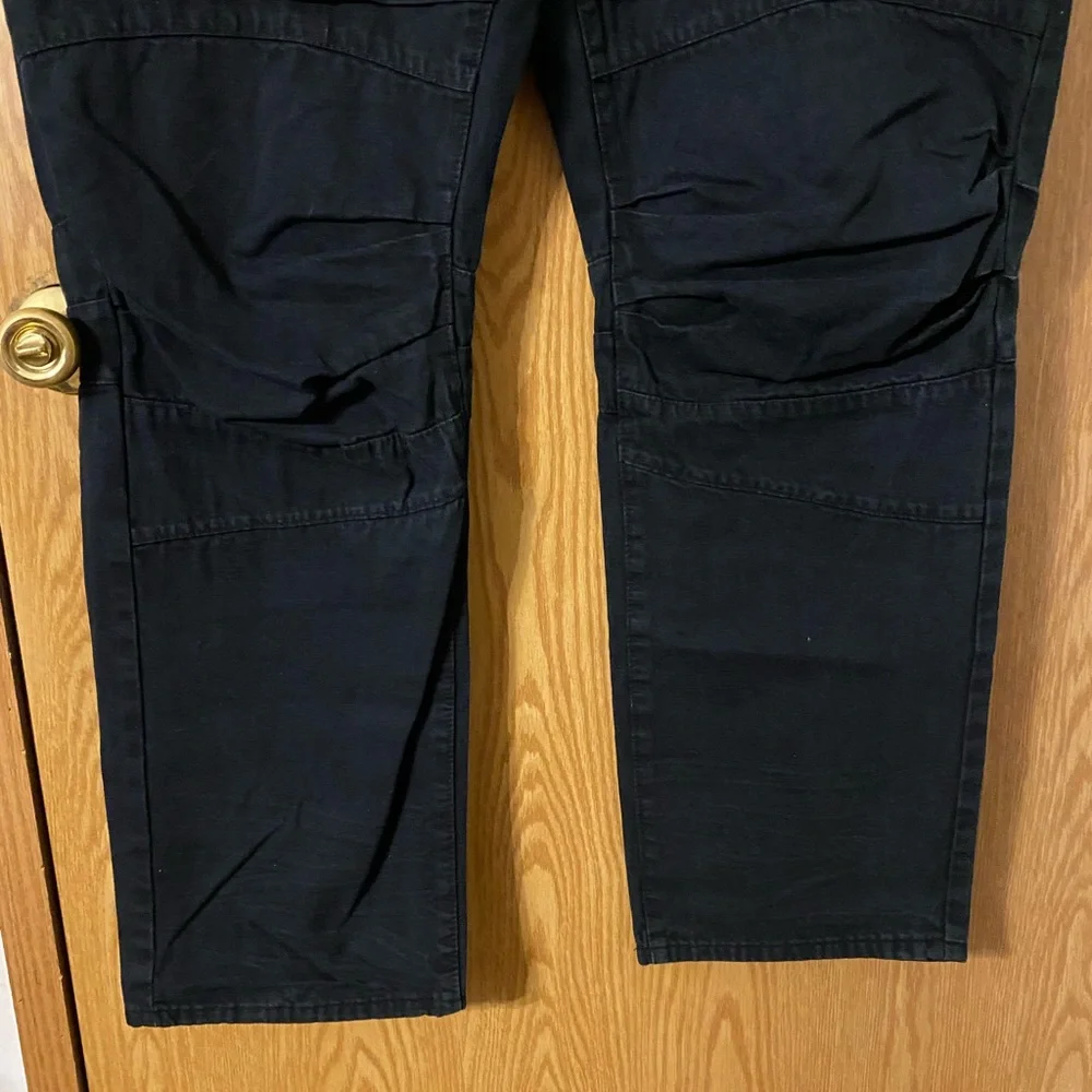 Sleek Black Cargo Pants with Straight Leg - Picture 3 of 7